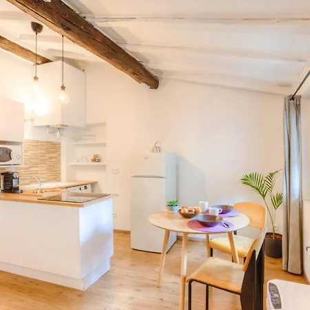 Apartment #5 Flower Markets Place 1min To Beach & Saleya